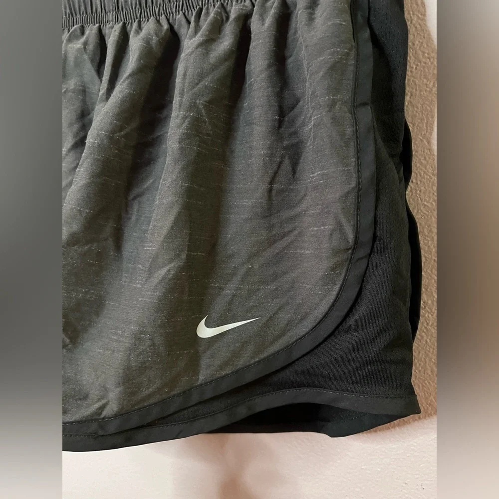 Nike Dri-fit women’s running shorts black size medium - Picture 2 of 4